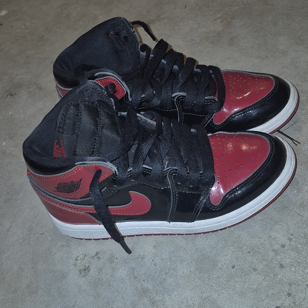 Nike Kids Sneakers - Black and Red